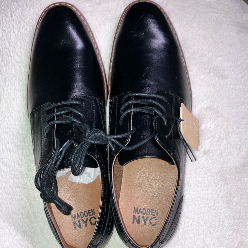 Black Oxford Dress Shoes with Smooth Leather and Classic Design - Picture 3 of 12